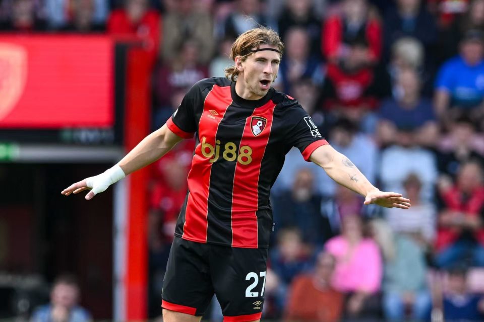 岁的中后卫, 成转会协议, 的浮动条款 岁的中后卫, 成转会协议, 的浮动条款