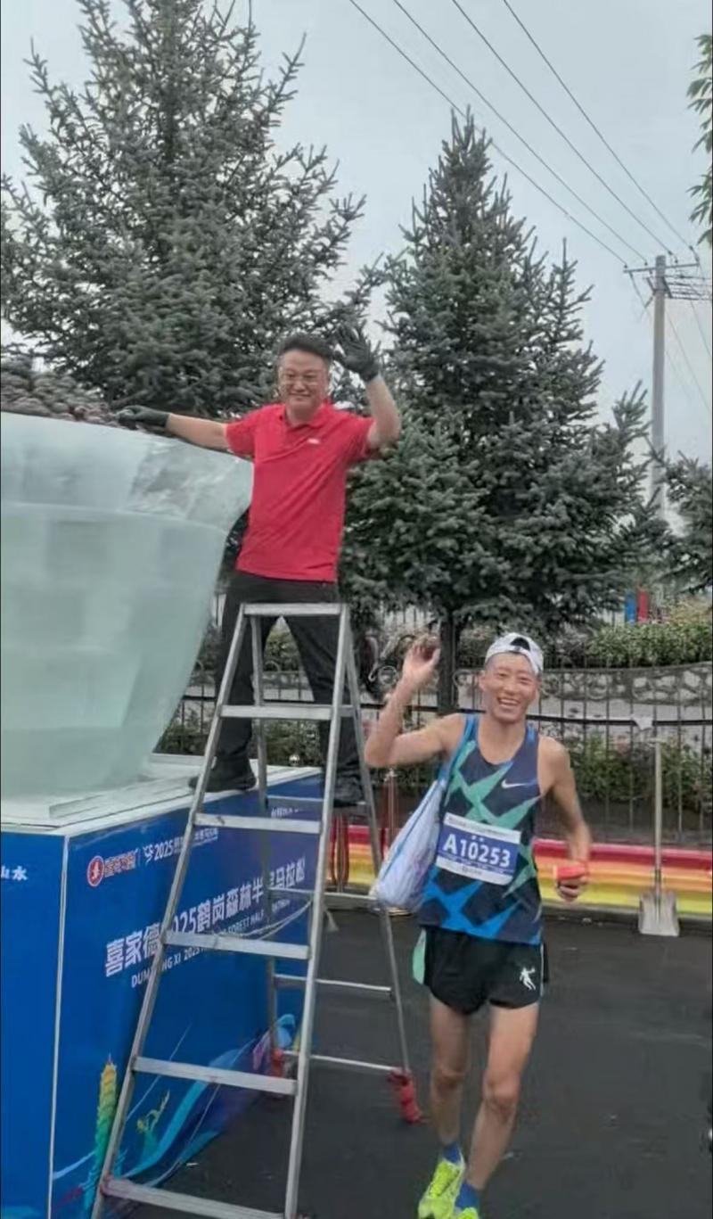 分获男女组, bt, 美国 分获男女组, bt, 美国