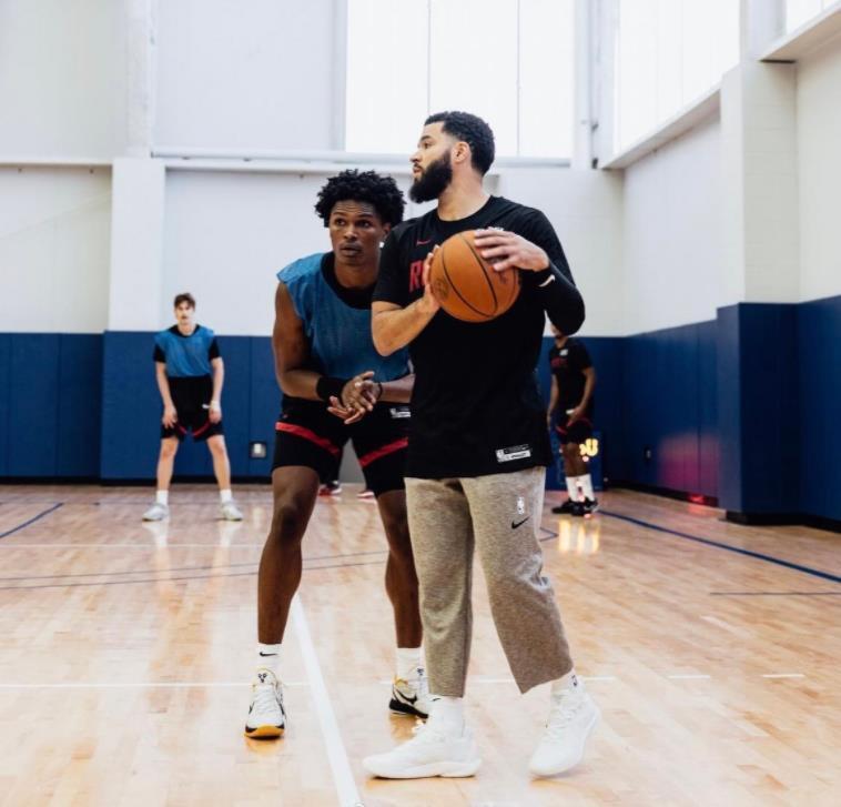 而范弗里特, 火箭队得到 而范弗里特, 火箭队得到