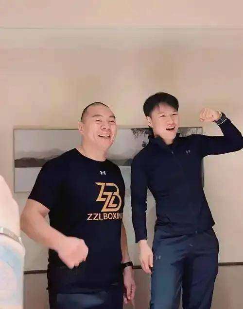 我在他的社, 媒体上分享 我在他的社, 媒体上分享