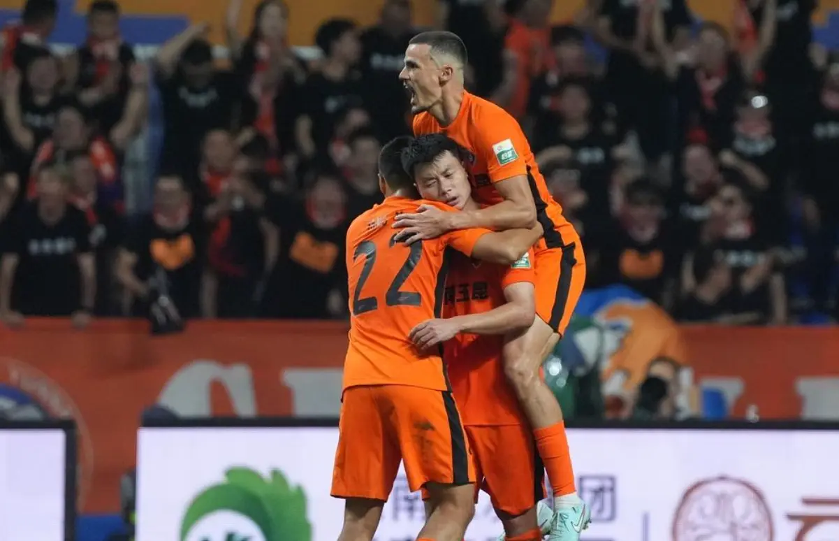 罗竞在禁区, img, img 罗竞在禁区, img, img