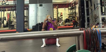 src, 赛中对阵巴 src, 赛中对阵巴